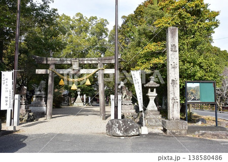 三重県亀山市 亀山神社の鳥居と参道 三重県亀山市 亀山神社の鳥居と参道 138580486