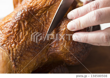 ローストチキンカットシーン 138580508
