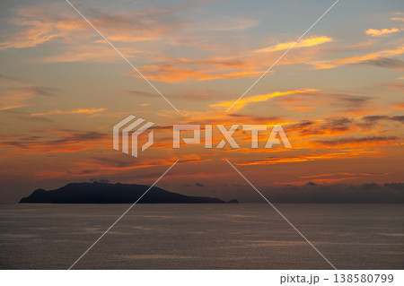 口永良部島の夕焼け　屋久島から(夏 138580799