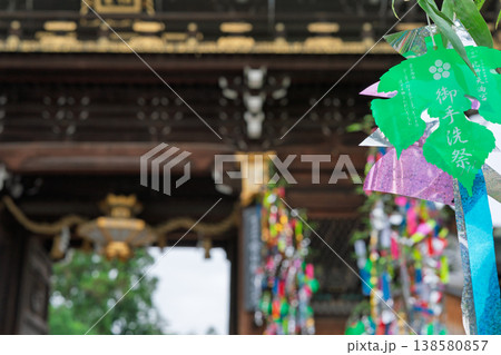 京都市上京区にある七夕祭の北野天満宮を撮影したもの 京都市上京区にある七夕祭の北野天満宮を撮影したもの 138580857