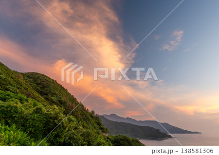 洋上アルプス屋久島　夕景　(夏 138581306
