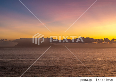 東シナ海の夕景 トワイライト 神が宿る屋久島(夏 東シナ海の夕景 トワイライト 神が宿る屋久島(夏 138581696