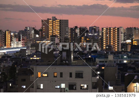 日没後の都市風景 日没後の都市風景 138581979