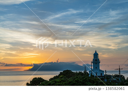 屋久島灯台の夕景　トワイライト　屋久島(夏 138582061