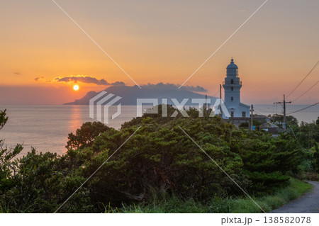 屋久島灯台の夕景　トワイライト　屋久島(夏 138582078