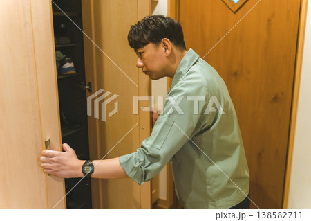 玄関下駄箱の扉修理 玄関下駄箱の扉修理 138582711
