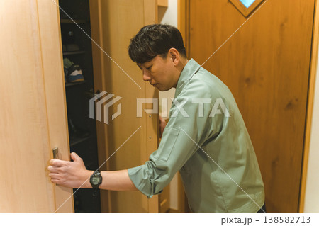 玄関下駄箱の扉修理 玄関下駄箱の扉修理 138582713