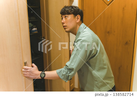 玄関下駄箱の扉修理 138582714