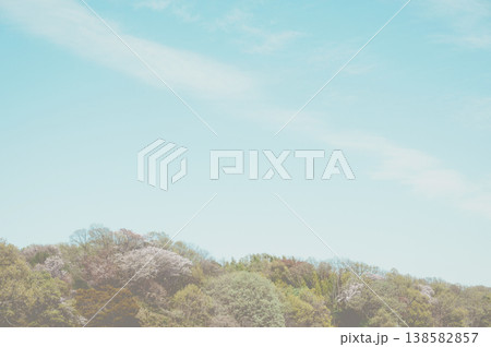 パステルカラーに染まる春の山 パステルカラーに染まる春の山 138582857