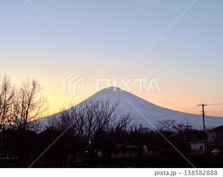 夕暮れの富士山 夕暮れの富士山 138582888