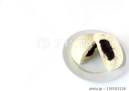 白背景のごまあんまん 白背景のごまあんまん 138583126