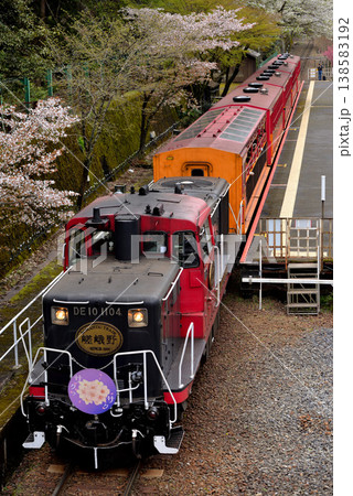 嵯峨野観光鉄道トロッコ列車嵯峨野8号 138583192