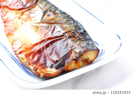 サバの塩焼き - よく脂がのって美味しいサバの塩焼き サバの塩焼き - よく脂がのって美味しいサバの塩焼き 138583935