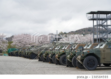 陸上自衛隊と桜 陸上自衛隊と桜 138584593