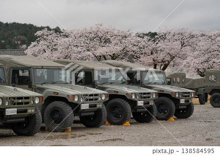 陸上自衛隊と桜 陸上自衛隊と桜 138584595