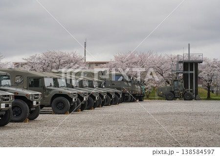 陸上自衛隊と桜 陸上自衛隊と桜 138584597