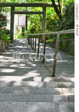 草津温泉　白根神社の階段　(群馬県吾妻郡草津町） 138584927