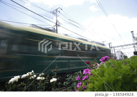 紫陽花の咲く沿線風景 138584928