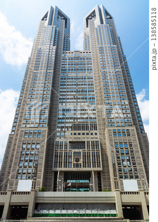 東京都庁の真下 東京都新宿区西新宿 東京都庁の真下 東京都新宿区西新宿 138585118