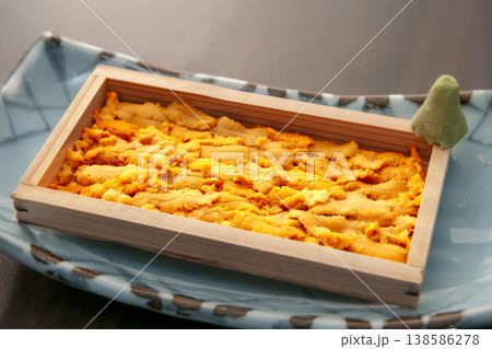 美味しそうな板ウニ 138586278