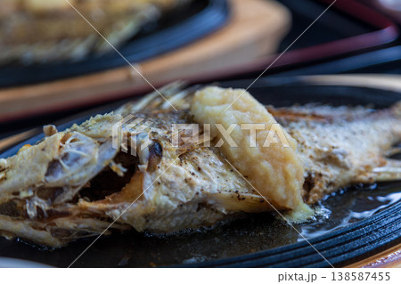 鉄板 トタン板 焼き魚 138587455