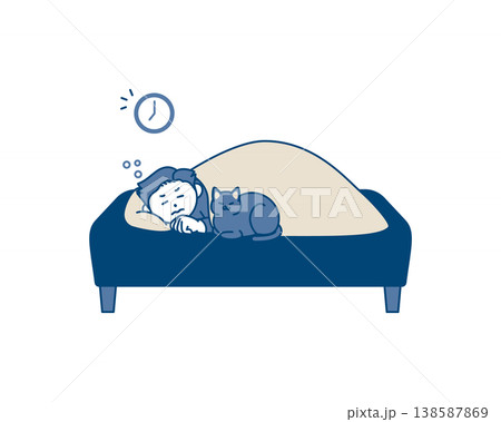 眠くてベッドからなかなか抜け出せない男性 眠くてベッドからなかなか抜け出せない男性 138587869