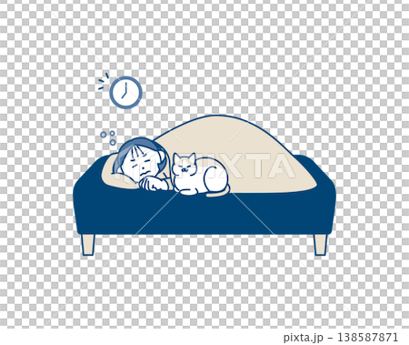眠くてベッドからなかなか抜け出せない女性 138587871
