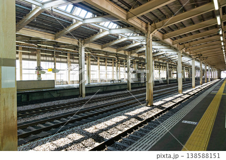 JR越後湯沢駅　プラットホームを歩く　新潟県南魚沼郡湯沢町 138588151