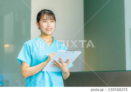 ナース 診察 女性 ナース 診察 女性 138588255