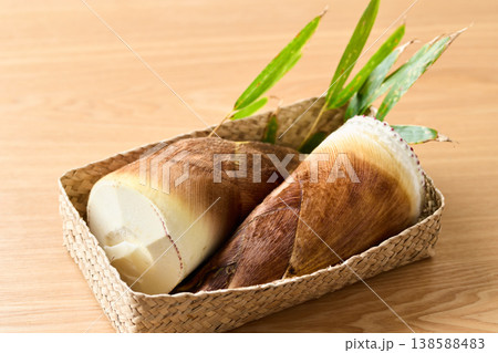 かごに盛った新鮮な筍 138588483
