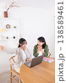 合格発表を見て喜ぶ母と娘 138589461