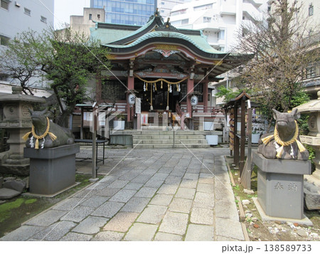 東京都千代田区!平河天満宮の拝殿と石牛 東京都千代田区!平河天満宮の拝殿と石牛 138589733