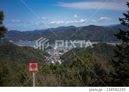 兵庫県豊岡市城崎温泉のロープウェイの展望台から眺めた豊岡市内 138592285
