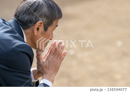 落ち込むビジネスマン 138594077