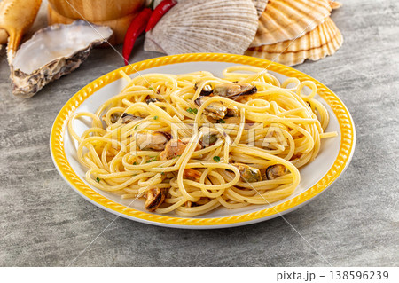 Pasta spaghetti with mussels and oil Pasta spaghetti with mussels and oil 138596239