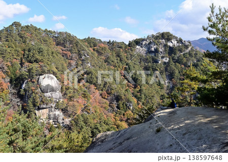 山梨県 白砂山からみた羅漢寺山(弥三郎岳)の眺め 山梨県 白砂山からみた羅漢寺山(弥三郎岳)の眺め 138597648