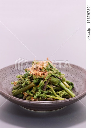 ワラビのおひたし　春の山菜料理 138597894