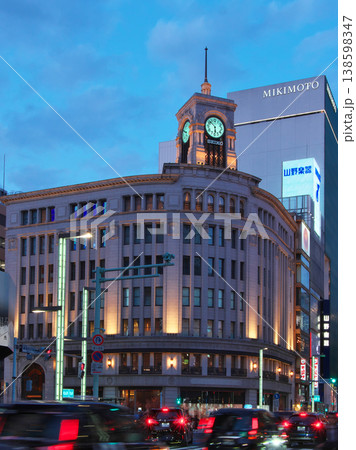 賑わう春の銀座四丁目交差点の夕景 都市景観(2026年3月) 賑わう春の銀座四丁目交差点の夕景 都市景観(2026年3月) 138598347