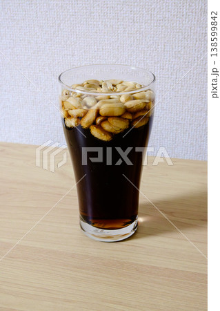 コーラにピーナッツを入れたファーマーズコーラ SNSで話題のドリンク　 138599842