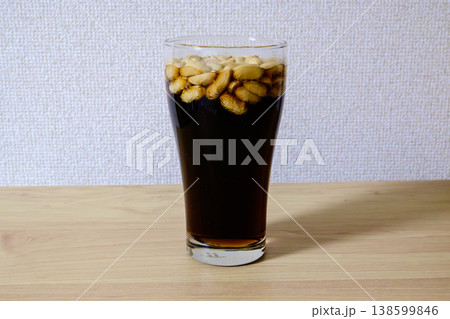 コーラにピーナッツを入れたファーマーズコーラ SNSで話題のドリンク　 138599846