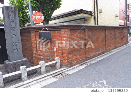 勝専寺のレンガ塀（東京都足立区） 138599880