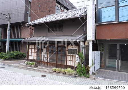 宿場通り商店街 絵馬屋 吉田家(東京都足立区) 宿場通り商店街 絵馬屋 吉田家(東京都足立区) 138599890