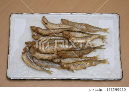 ワカサギの唐揚げイメージ　(和食) 138599980