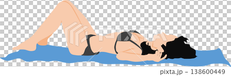 レジャーシートを敷いて砂浜で水着を着て日焼けする女性の後ろ姿の写真 レジャーシートを敷いて砂浜で水着を着て日焼けする女性の後ろ姿の写真 138600449