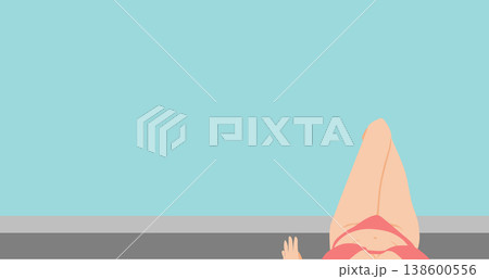 プールサイドに足を延ばして座っている女性を真上からのアングルの太ももにクローズアップした写真 138600556