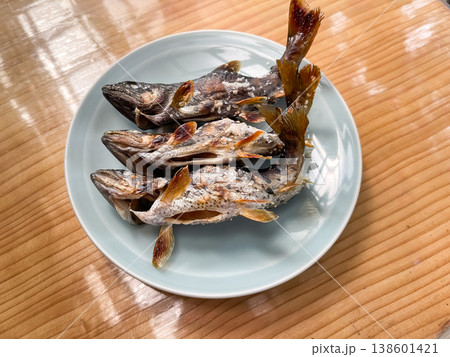 川魚料理。渓流の女王、アマゴ(ヤマメ)の塩焼き。和食の焼き魚。 138601421