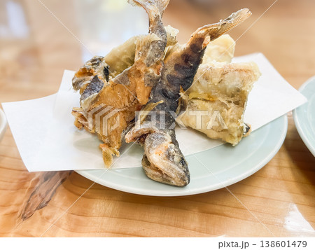 川魚料理。渓流の女王、アマゴ(ヤマメ)の天ぷらと唐揚げ。 138601479