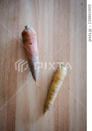 採れたて　新鮮なニンジン 138601609