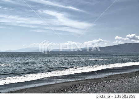 神奈川県 早春の袖が浦海岸 モノクロ 神奈川県 早春の袖が浦海岸 モノクロ 138602859