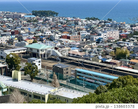 吾妻山公園から二宮駅湘南海岸を望む 138603378